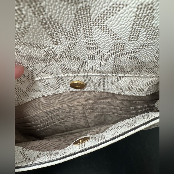 NWT MICHAEL KORS MEDIUM SNAP POCKET TOTE. CREAM/BROWN. - Picture 10 of 10